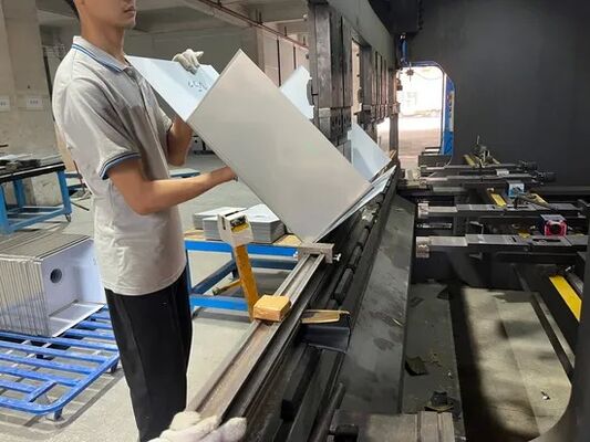 Buen precio Máquina de flexión de láminas metálicas para el proceso La base del fregadero hecho a mano en línea