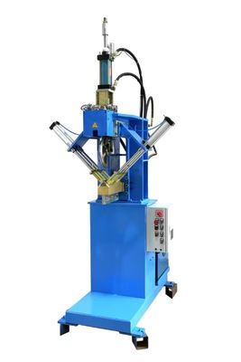 La máquina de soldadura del rincón del fregadero es una máquina especializada en fregaderos de cocina