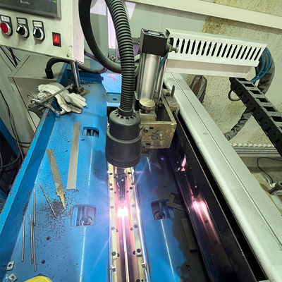 Máquina de soldadura de paneles de costura recta multifunción ultrainteligente y avanzada