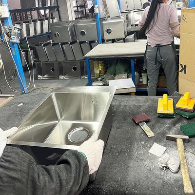 Buen precio La fabricación de fregaderos hechos a mano se ha hecho más fácil con la línea de producción automatizada en línea