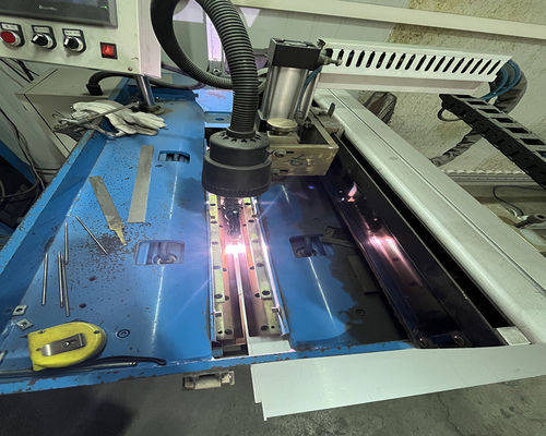 Buen precio Máquina de soldadura de costura recta de precisión de acero inoxidable para diferentes espesores de materiales en línea
