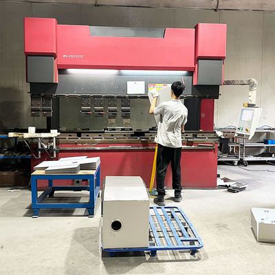 Buen precio 63T Máquina de flexión de chapa de acero inoxidable de alta eficiencia en línea