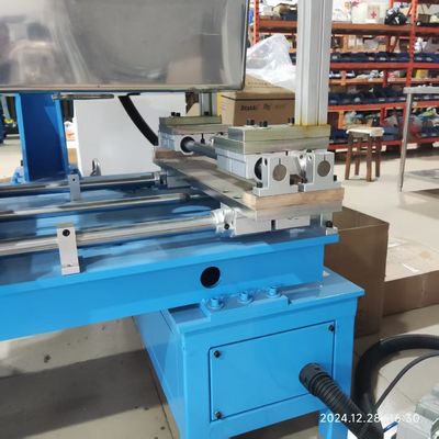 Máquina de soldadura automática de superficie CNC para la fabricación de fregaderos manuales de acero inoxidable