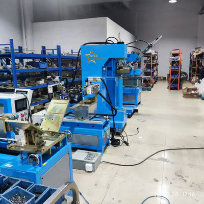 Buen precio Máquina de prensado de juntas y ángulos controlada por PLC para soldar costuras de alta precisión y suavidad en la industria de la cocina en línea