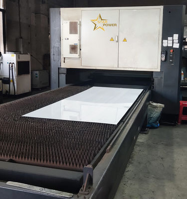 Máquina de corte láser de alta potencia para línea de producción de utensilios de cocina