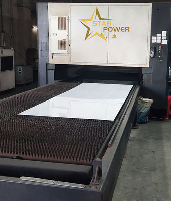 Se utiliza para la línea de producción profesional del fregadero manual CNC máquina de corte láser de chapa de acero inoxidable