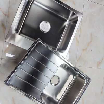 Buen precio Compatible con montaje bajo y montaje superior. Acero inoxidable de grado alimenticio 304 (18/8). Juego de fregadero de cocina extensible. Tamaño personalizable | Calibre de acero personalizable disponible | Profundidad de cubeta personalizable disponible | Resistente a la corrosión y al óxido en línea