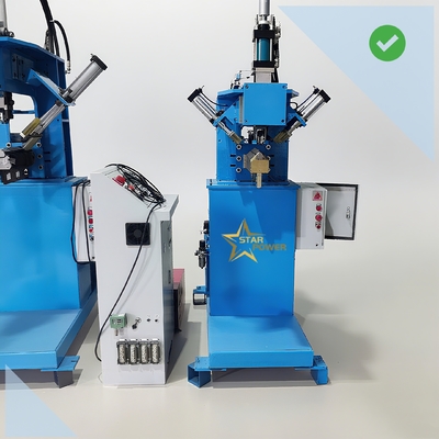 El equipo de ensamblaje de la máquina