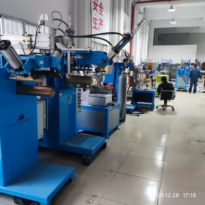 El equipo de ensamblaje de la máquina