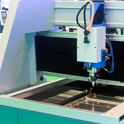 Máquina de soldadura de precisión CNC de 4 ejes (Especializada en el borde interior del panel)