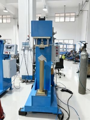 Máquina Hidráulica para Formado y Unión de Esquinas