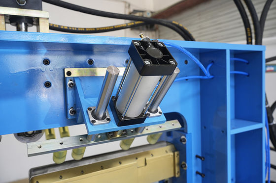 Máquina para fregadero de cocina controlada por PLC de 2.3KW 30MPa 0.5-1.0MPa para prensado de juntas y ángulos de alta precisión