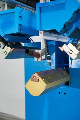 Máquina de soldadura CNC de esquinas redondeadas con posicionamiento CNC de 3 ejes 220V de voltaje y 500W de potencia para marcos de acero inoxidable