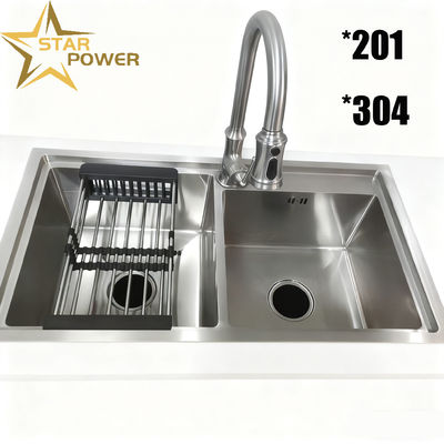 Buen precio Lavadero de cocina de acero inoxidable hecho a mano con una o dos cuencas en línea
