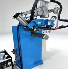 Máquina de soldar CNC para costuras verticales y esquinas inferiores - Máquina de soldar especial