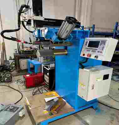 Máquina de soldar CNC para costuras verticales y esquinas inferiores - Máquina de soldar especial
