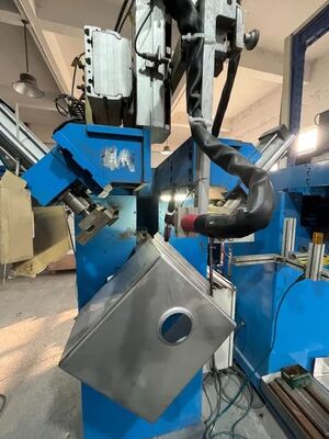 Máquina avanzada de prensado de esquinas inferiores de fregadero de cocina para mayor eficiencia