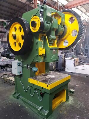 Máquina CNC de fabricación de fregaderos de cocina con control PLC y sujeción Pneuma-Lock para fregaderos de acero inoxidable con soporte de ingeniero en el extranjero